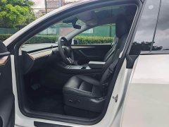 Tesla Model Y Long Range All-Wheel Drive - ფოტო 4