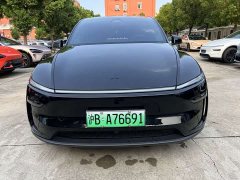 Tesla Model Y L Long Range All-Wheel Drive - ფოტო 2