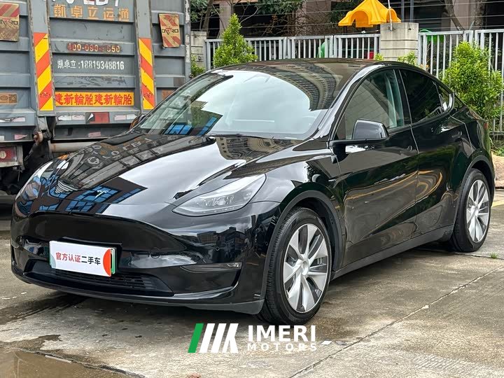 Tesla Model Y Standard Range RWD