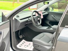 Tesla Model Y Rear-Wheel Drive - ფოტო 4