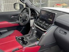 Toyota Land Cruiser (Imported) LC300 3.5T Automatic - ფოტო 12