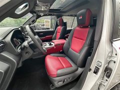 Toyota Land Cruiser (Imported) LC300 3.5T Automatic - ფოტო 13