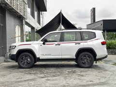Toyota Land Cruiser (Imported) LC300 3.5T Automatic - ფოტო 3