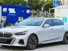 BMW 5 Series 530Li Luxury M Sport Package - ფოტო 1
