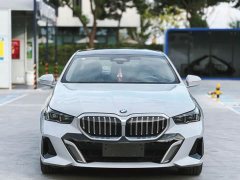 BMW 5 Series 530Li Luxury M Sport Package - ფოტო 2