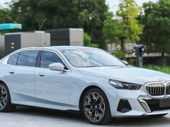 BMW 5 Series 530Li Luxury M Sport Package - ფოტო 3