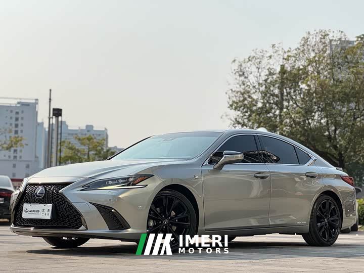 Lexus ES 300h F SPORT