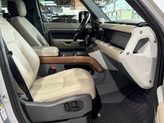 Land Rover Defender 110 P400 Dark Edition - ფოტო 8