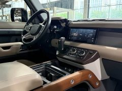Land Rover Defender 110 P400 Dark Edition - ფოტო 9