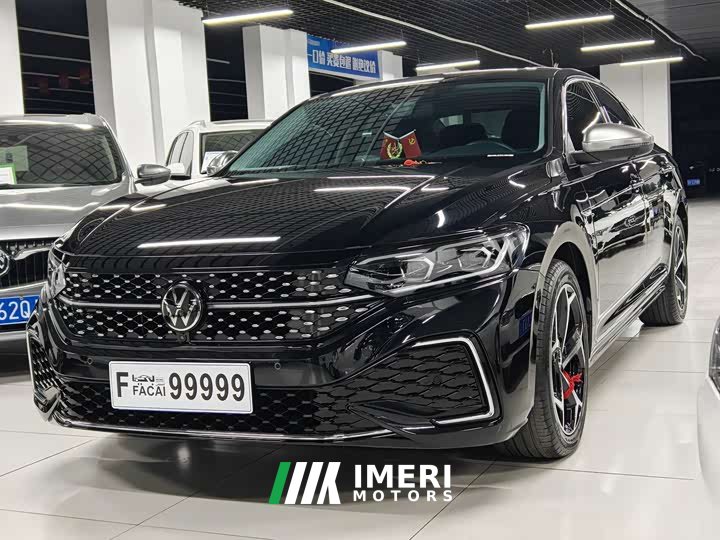 Volkswagen Passat 330TSI Starry Sky Luxury Edition - ავტომობილი ჩინეთიდან