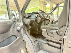 Jianglin Fushun JMC Fushun 2.0T 8AT Diesel Mid-roof Low-roof Commercial Transport Multi-purpose Passenger Vehicle 5/6 Seater…