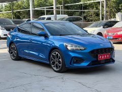 Ford Focus Sedan EcoBoost 180 Automatic ST Line - ფოტო 3