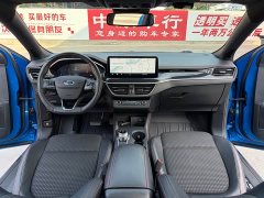 Ford Focus Sedan EcoBoost 180 Automatic ST Line - ფოტო 9