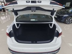 Volkswagen Jetta 300TSI DSG Flying Edition - ფოტო 12