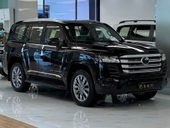 Toyota Land Cruiser (Imported) LC300 3.3T Diesel Middle East Edition - ფოტო 2