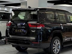 Toyota Land Cruiser (Imported) LC300 3.3T Diesel Middle East Edition - ფოტო 5