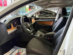Volkswagen Bora 200TSI DSG Comfort Navigation Edition - ფოტო 4