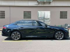 BMW 5 Series 530Li Premier Luxury Package - ფოტო 3