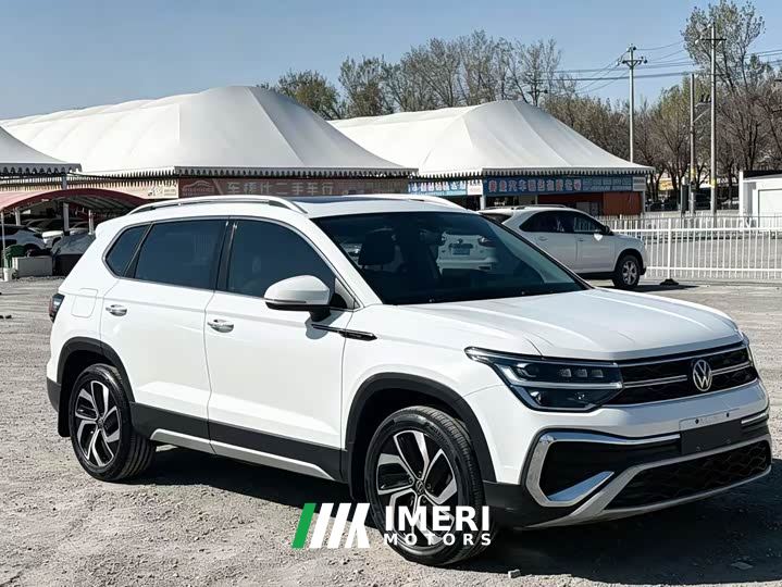 Volkswagen Touareg 300TSI Two-Wheel Drive Full Moon Edition