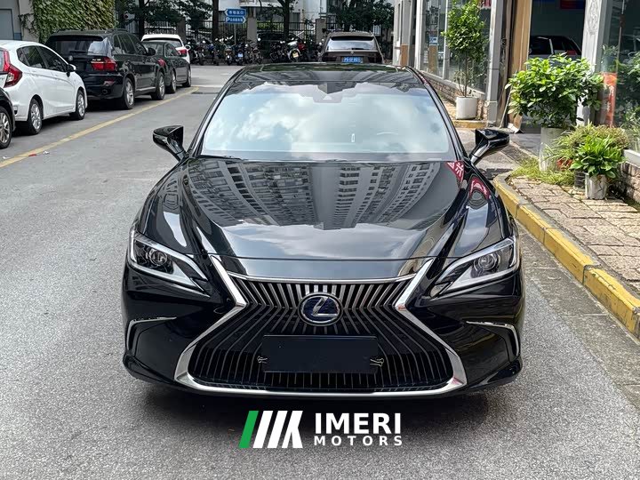 Lexus ES 2020 300h Excellence - ავტომობილი ჩინეთიდან