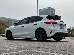 Ford Focus Hatchback EcoBoost 180 Automatic ST Line - ფოტო 9