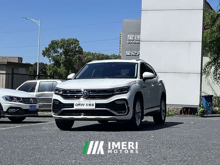 Volkswagen Taos X 330TSI FWD Luxury Smart Connected Edition