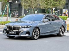 BMW 5 Series 530Li Luxury M Sport Package - ფოტო 1