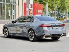 BMW 5 Series 530Li Luxury M Sport Package - ფოტო 9