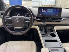 Toyota Sienna 2021 2.5L Hybrid Platinum Edition - ფოტო 13