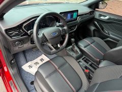 Ford Focus Hatchback EcoBoost 180 Automatic ST Line - ფოტო 13