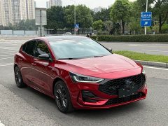 Ford Focus Hatchback EcoBoost 180 Automatic ST Line - ფოტო 3