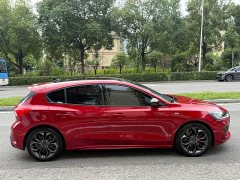 Ford Focus Hatchback EcoBoost 180 Automatic ST Line - ფოტო 4