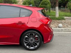 Ford Focus Hatchback EcoBoost 180 Automatic ST Line - ფოტო 9