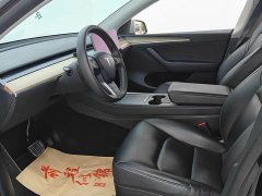Tesla Model Y Long Range All-Wheel Drive - ფოტო 4