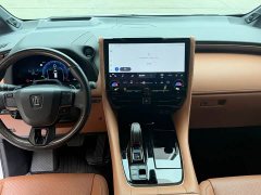 Toyota Vellfire 2024 Crown Hybrid 2.5L Premium Edition - ფოტო 9