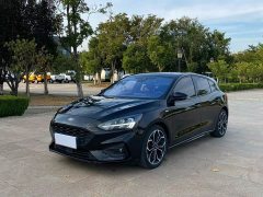 Ford Focus Hatchback EcoBoost 180 Automatic ST Line - ფოტო 1