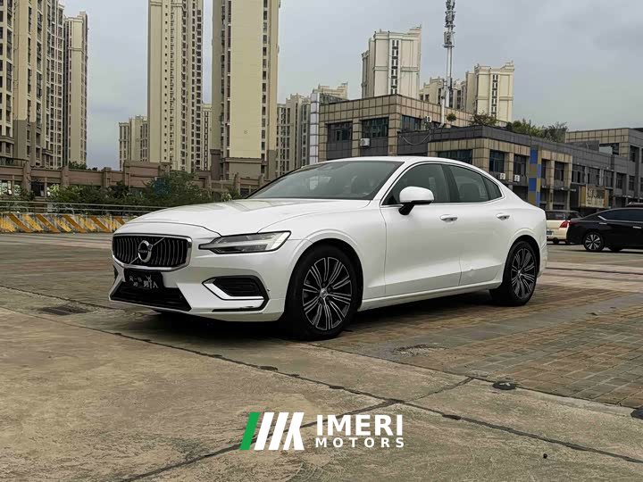 Volvo S60 2022 B4 Intelligent Remote Luxury Edition - ავტომობილი ჩინეთიდან