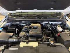 Navara 2.5L Automatic 4WD Premium - photo 11