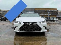 Lexus ES 200 Excellence Edition - ფოტო 2