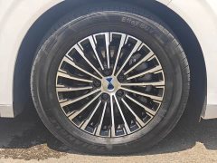 Denza BYD Denza D9 DM-i 1050 Premium - ფოტო 14