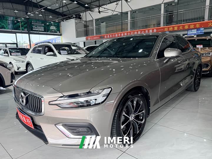 Volvo S60 B4 Smart Luxury Edition - ავტომობილი ჩინეთიდან