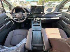 Toyota Graviia 2.5L Hybrid Prestige PLUS AWD - ფოტო 11