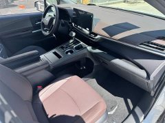 Toyota Graviia 2.5L Hybrid Prestige PLUS AWD - ფოტო 8