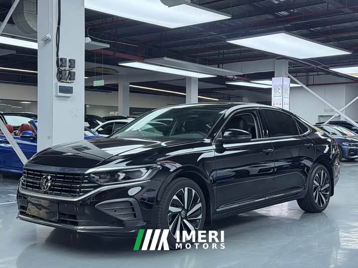 Volkswagen Passat 380TSI Luxury
