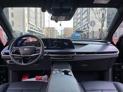 Cadillac XT5 2025 2.0T Luxury - ფოტო 13