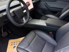 Tesla Model Y Rear-Wheel Drive - ფოტო 4