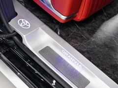 Toyota Gravia 2.5L Hybrid High Roof Comfort Edition - фото 20