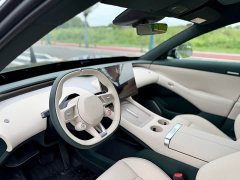 Xiaomi YU7 2025 Four-Wheel Drive Pro - ფოტო 8