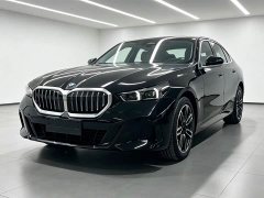BMW 5 Series Facelift 530Li Premier M Sport Package - ფოტო 1