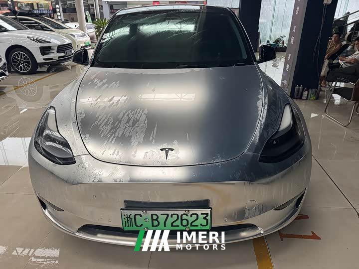 Tesla Model Y Long Range All-Wheel Drive